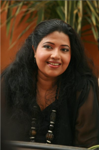 Portrait photo of the artist Deepika Priyadarshani